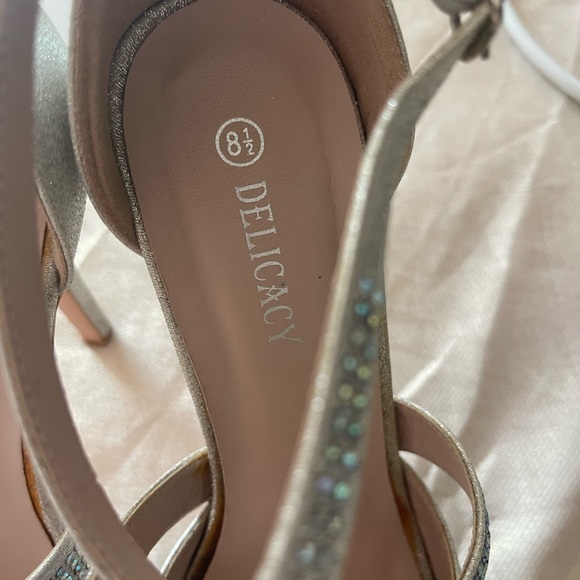 DELICACY| Women’s Fantastic 90 Rhinestone Party Heel Silver Iridescent Size 8.5 - Picture 5 of 11